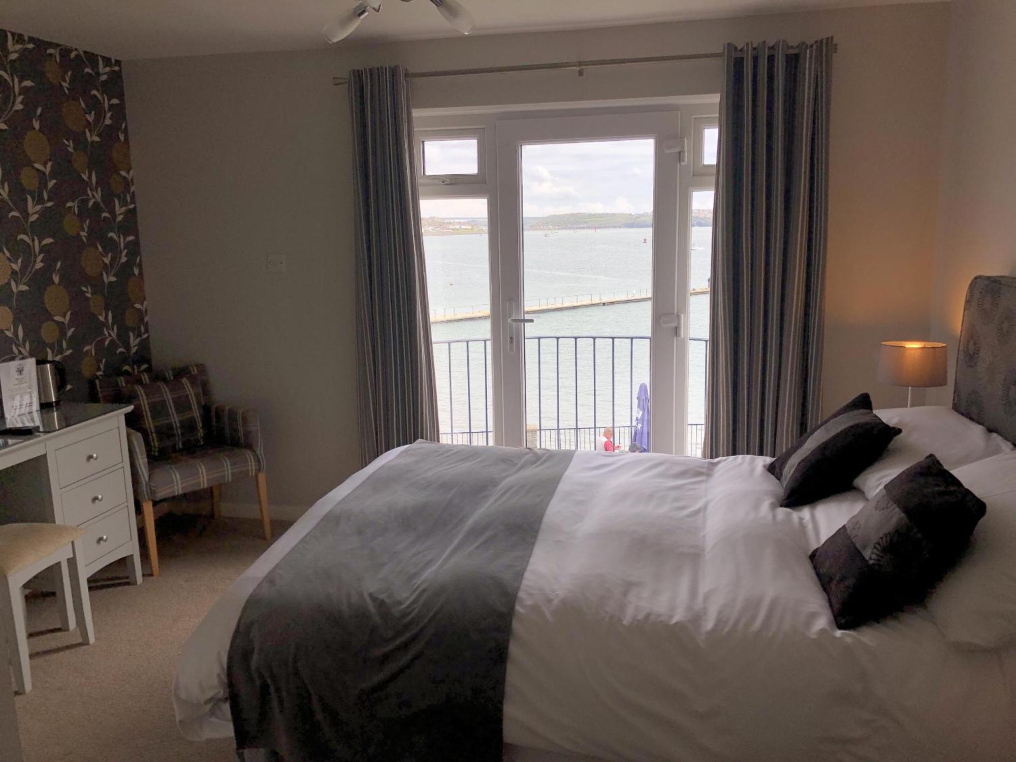 Ferry House Inn Milford Haven Room photo
