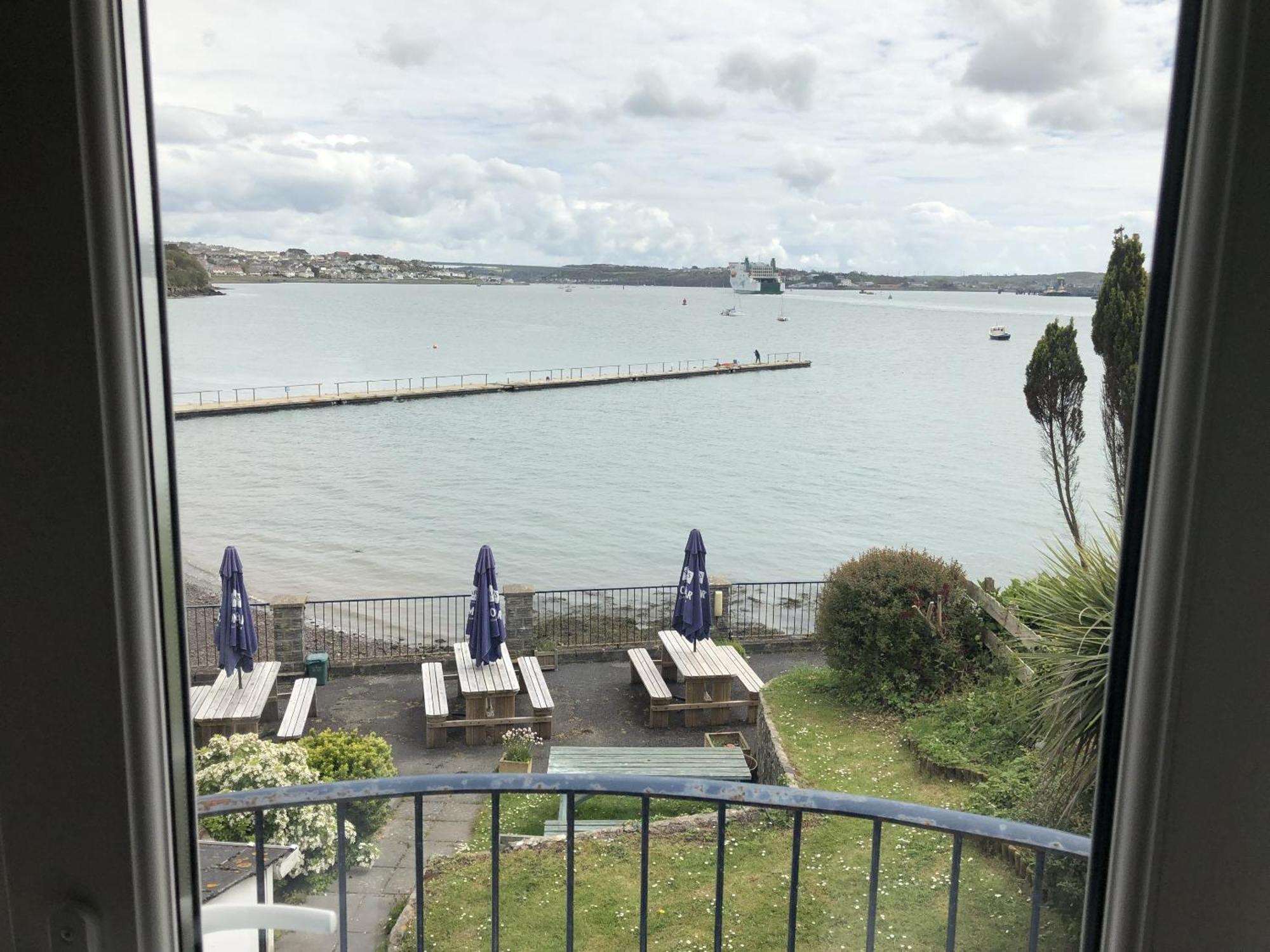 Ferry House Inn Milford Haven Room photo